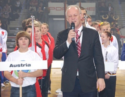 BDR-Präsident Rudolf Scharping bei der WM-Eröffnung in Stuttgart. Foto: Manfred Schwarz